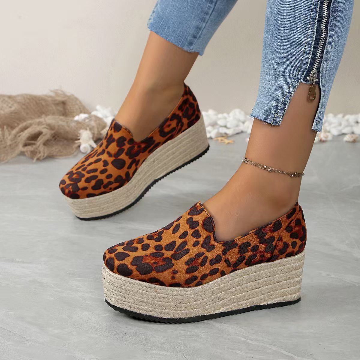 Ivy Manhattan | Unique Piece Platform