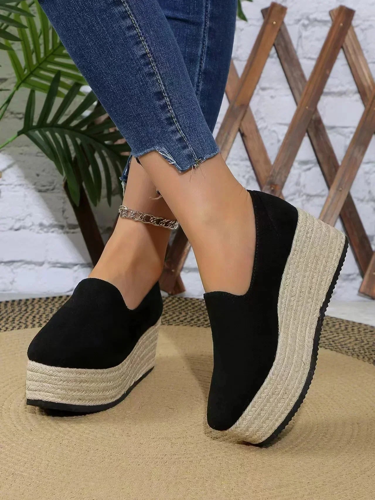 Ivy Manhattan | Unique Piece Platform