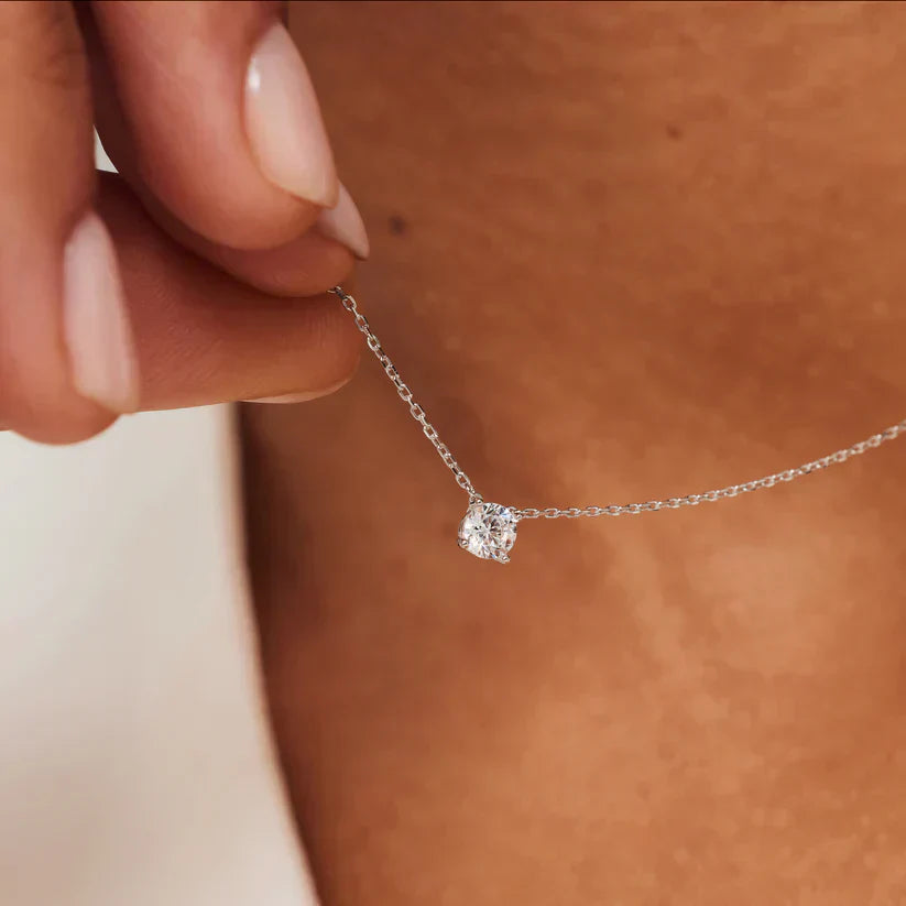 Cléa | Moissanite Stone Necklace