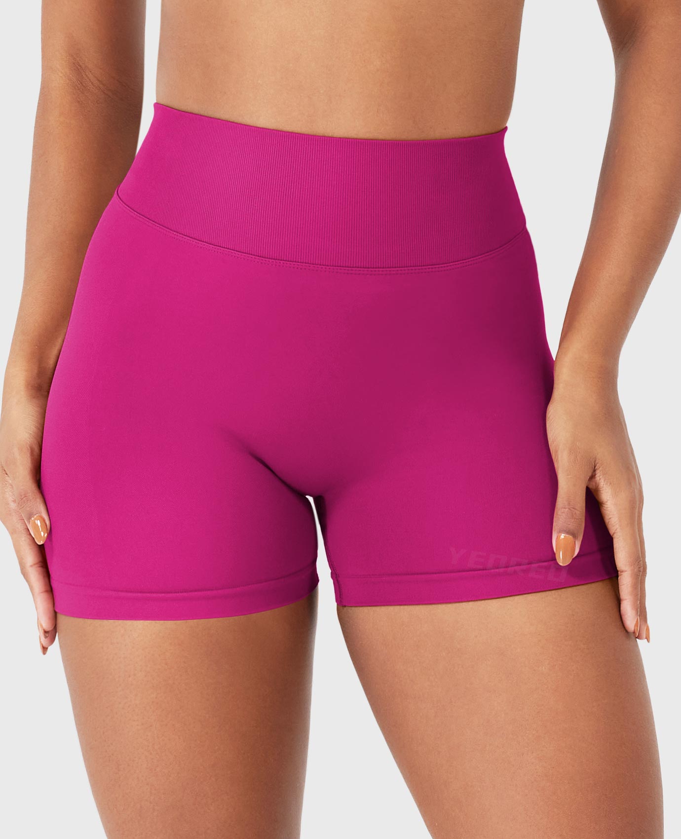 Velouré SoftHue 3.6" V-back Seamless Shorts