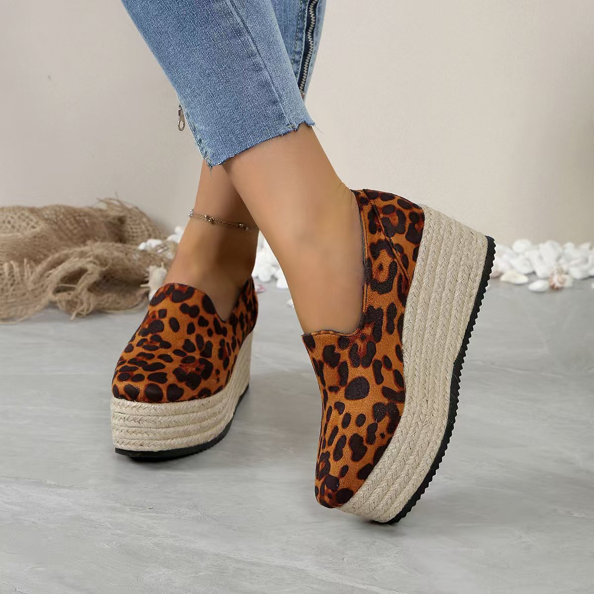 Ivy Manhattan | Unique Piece Platform