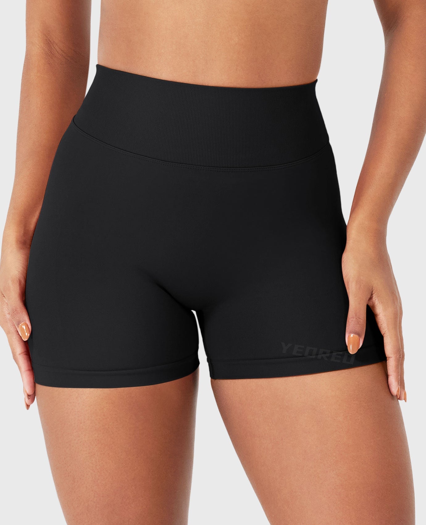 Velouré SoftHue 3.6" V-back Seamless Shorts