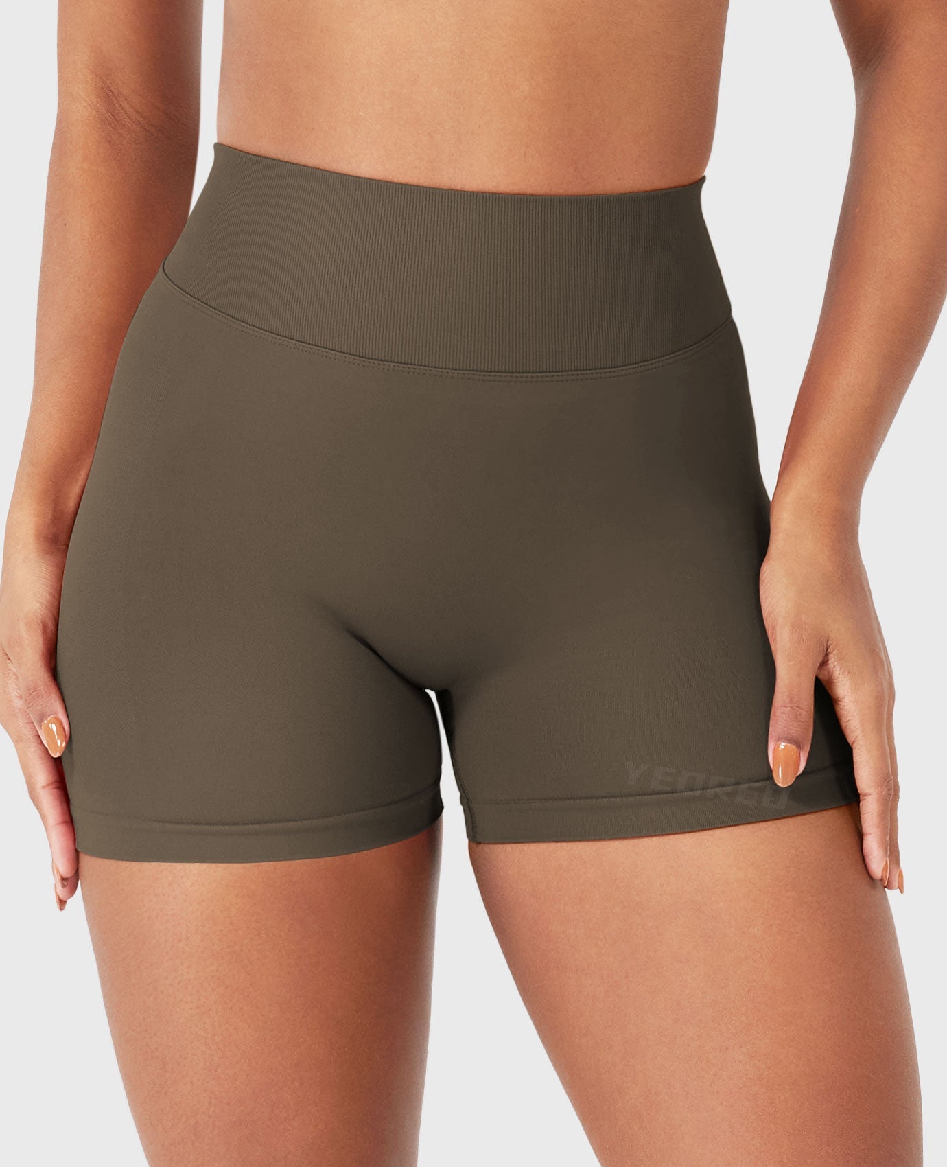 Velouré SoftHue 3.6" V-back Seamless Shorts